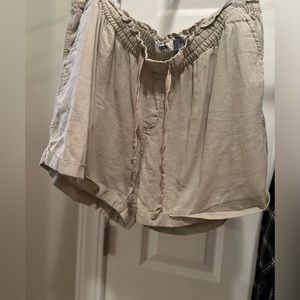 Old Navy tan shorts
